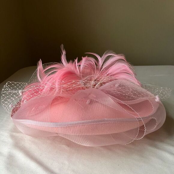 Vintage Pink Feathered Veiled Pillbox Hat main image 9